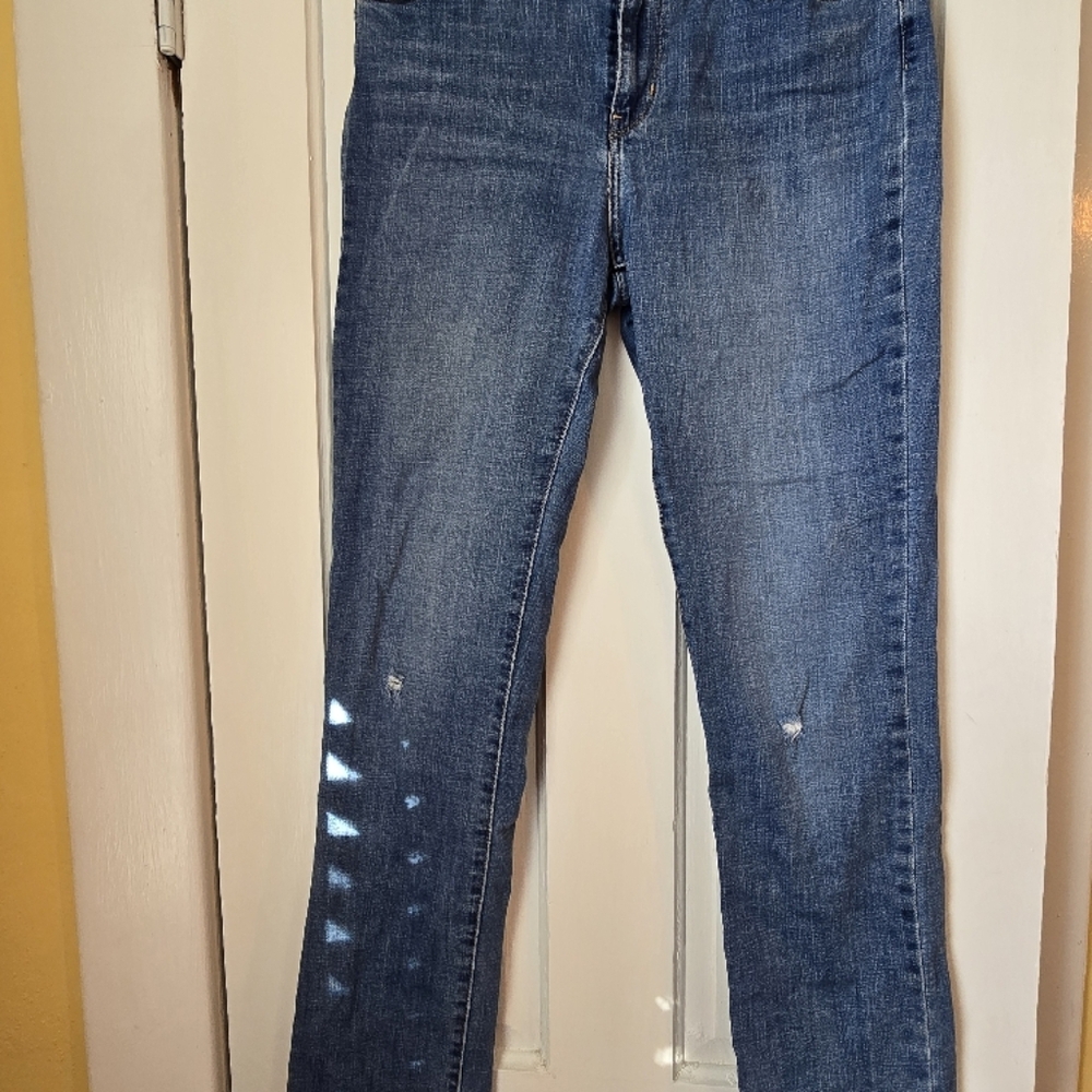 Levi's medium Blue Women's classic straight leg Jeans